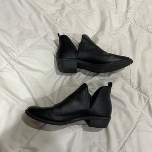 Universal thread women boots 7